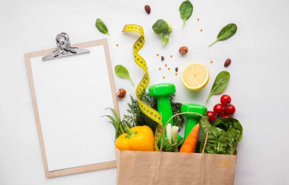 bag-groceries-with-copy-space